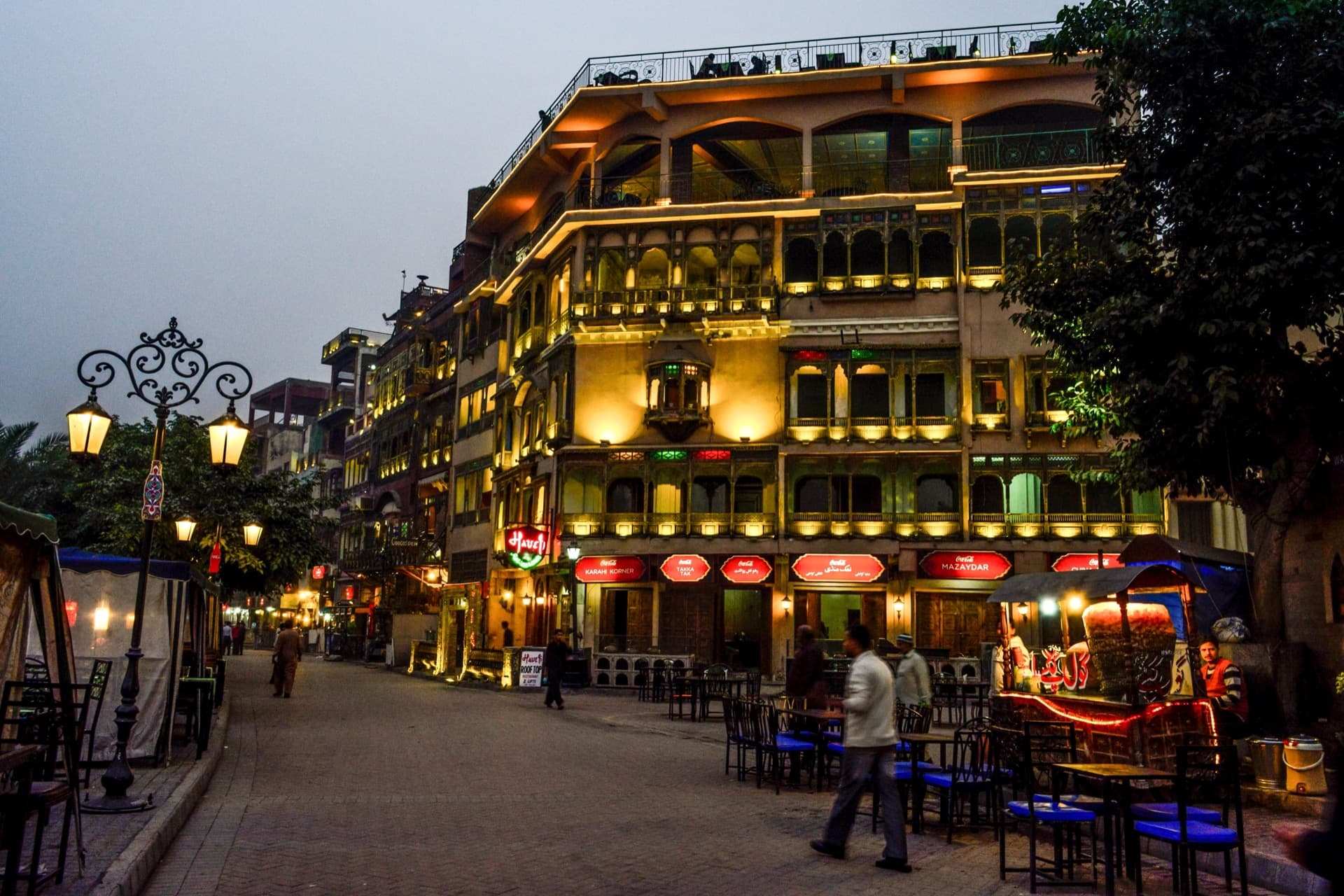 Lahore Food Guide (2026): Best Dishes & Food Streets