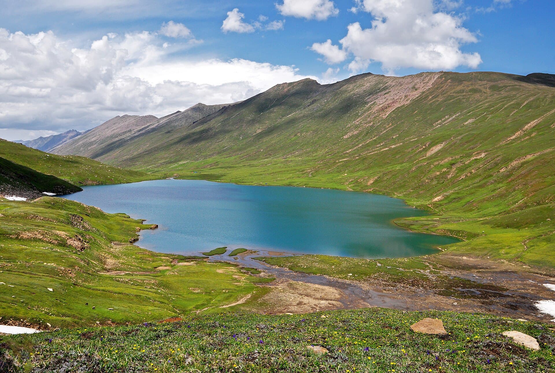 Naran vs Swat: Which Valley Should You Visit?