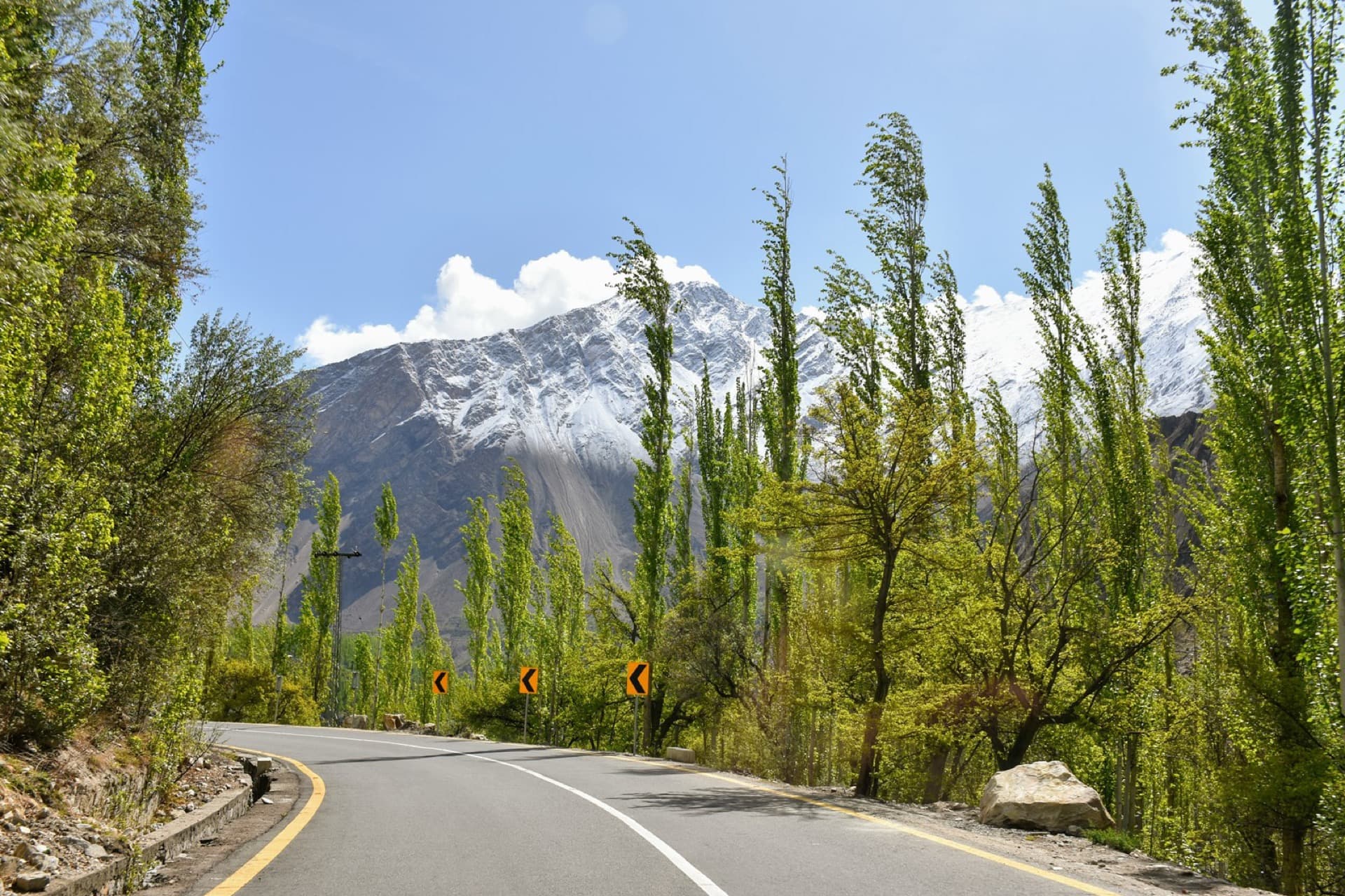 Pakistan SIM Card & Internet Guide for Tourists (2026)