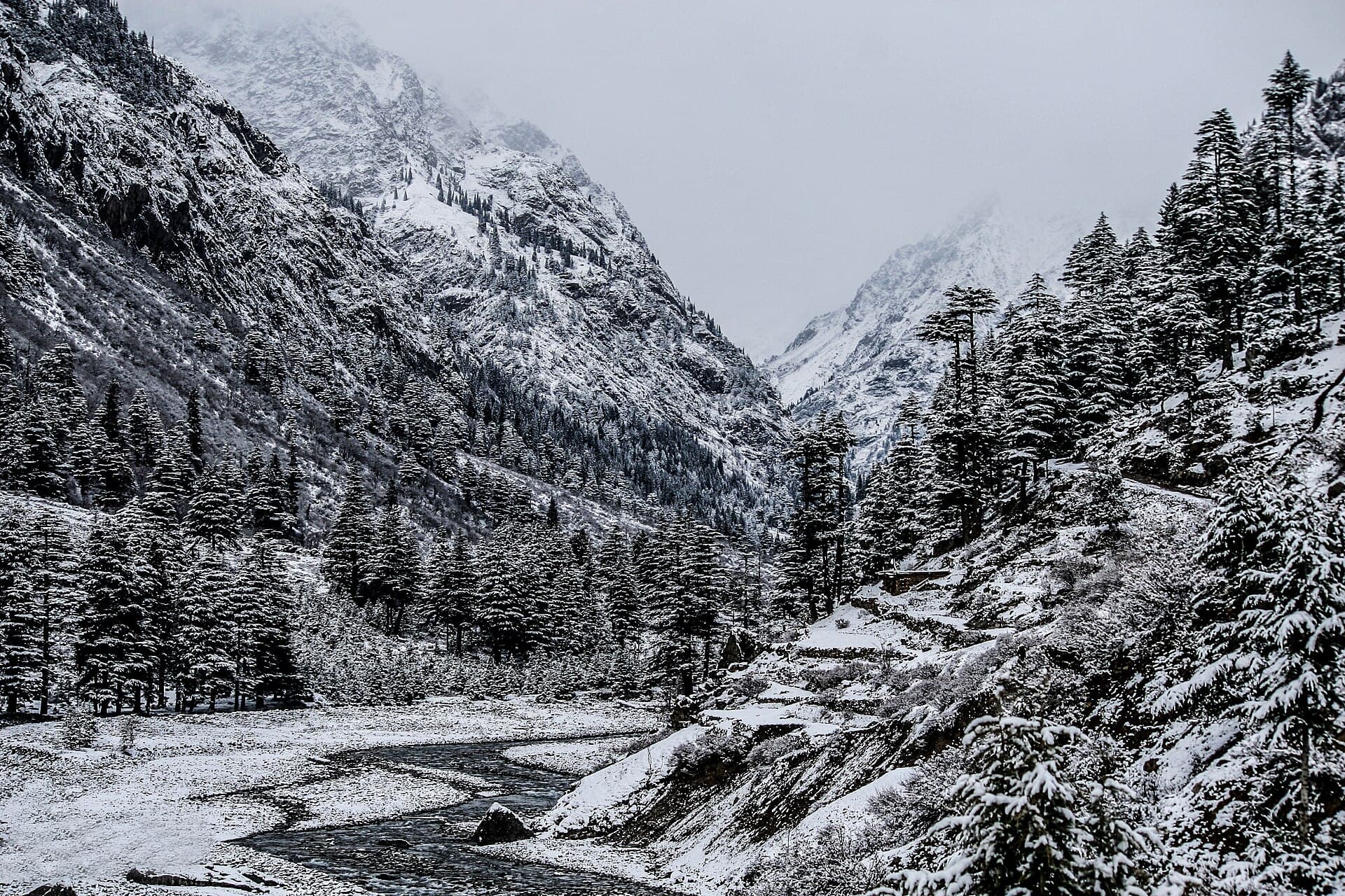 Swat Valley Guide (2026): Kalam, Lakes & Skiing